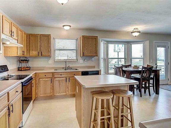 5th image of 52 Twin Lakes Dr