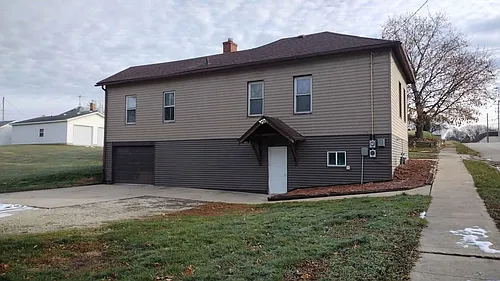 126 Linden St Photo 1