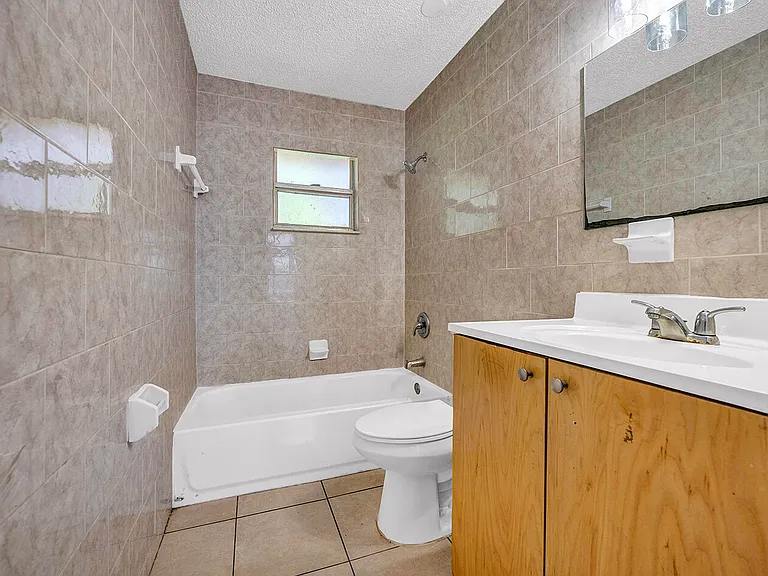 336 NE 12th Ave — Photo 17