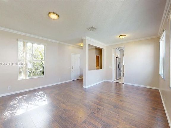 5th image of 582 Carrington Ln