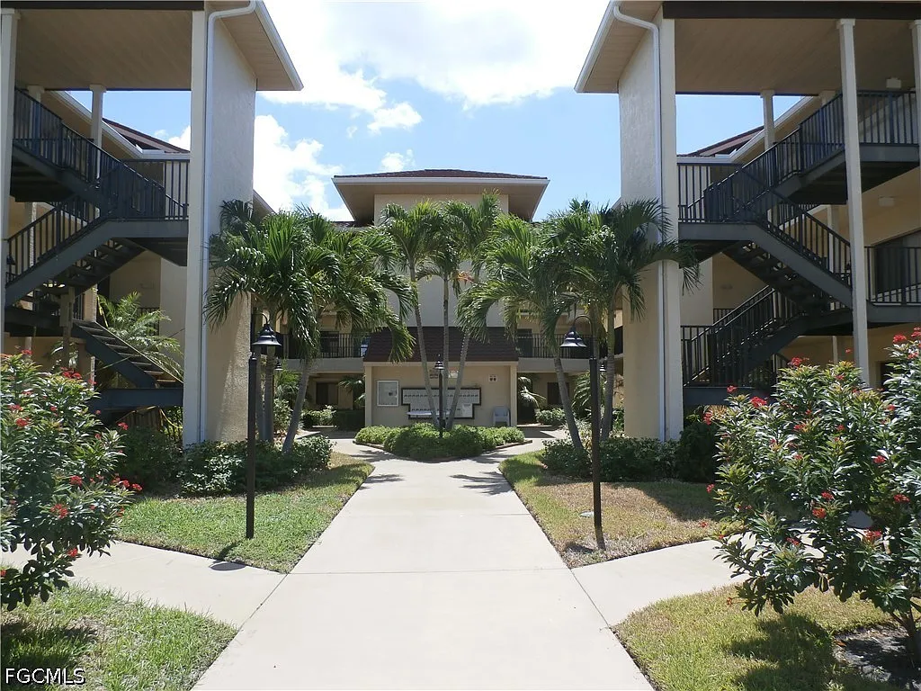 2 bed, 2.0 bath, 1044 sqft, $4,000 — Photo 2