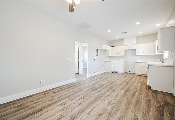 4th image of 5018 Holt Ave #A