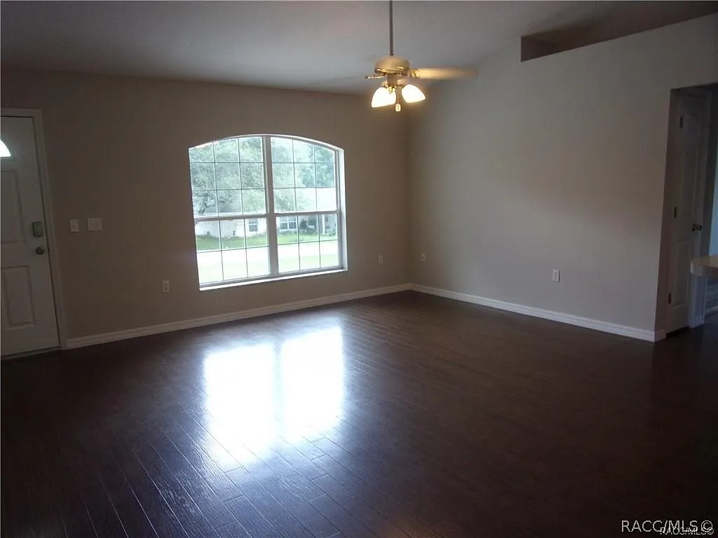 3 bed, 1236 sqft, $1,700 — Photo 2