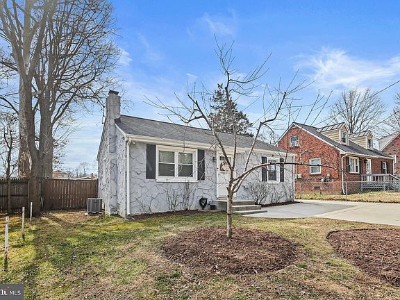 2nd image of 2825 E Lee Ave