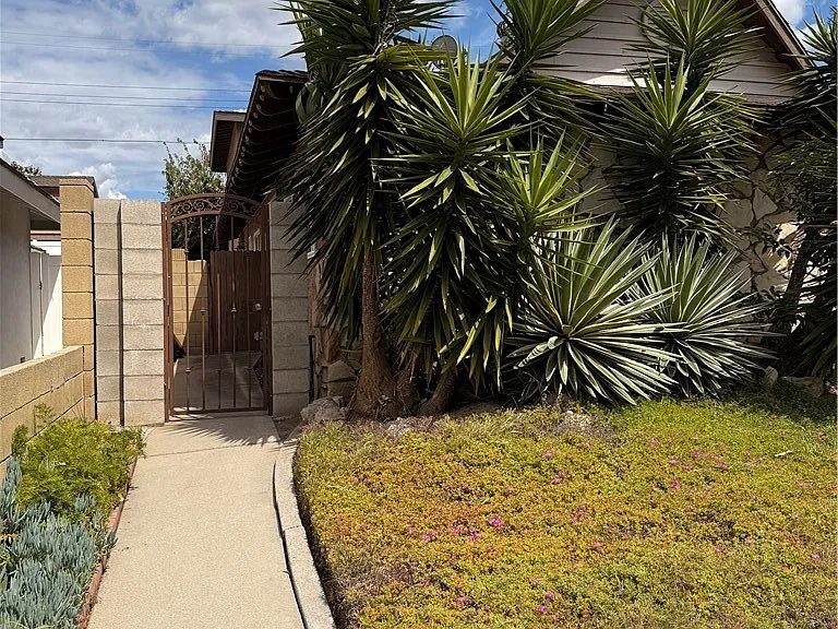 136 N Tiana Ln — Photo 2