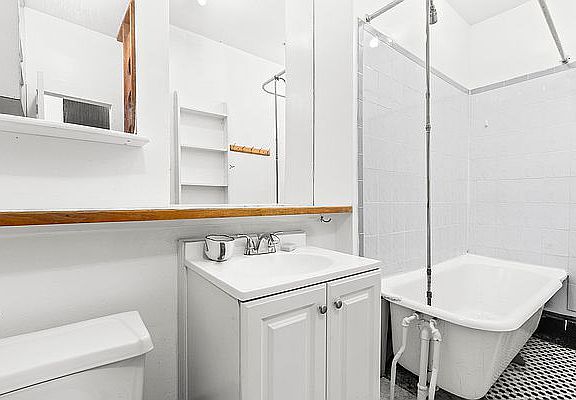 4th image of 448 W 49th St APT 5A