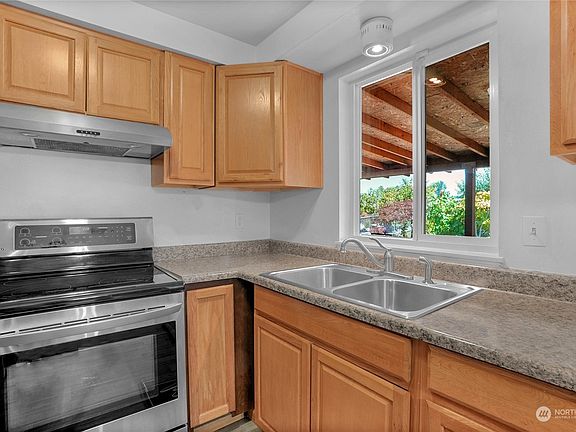 4th image of 6109 57th Drive NE
