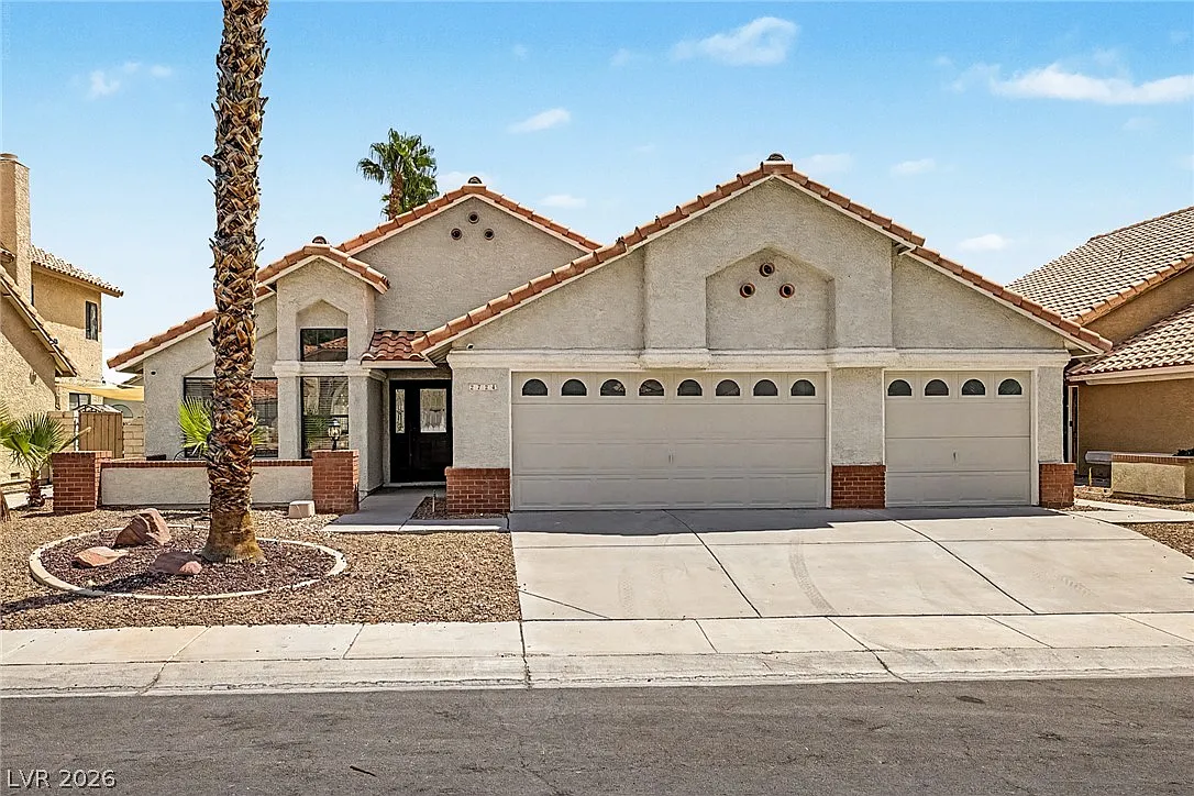 3 bed, 2.0 bath, 1822 sqft, $2,650 — Photo 3