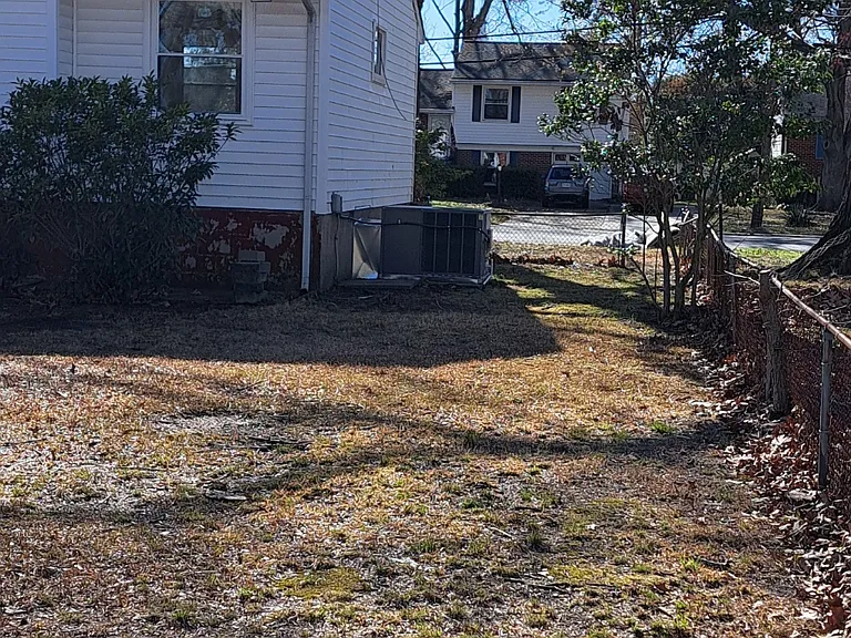 14 Northampton Dr — Photo 5