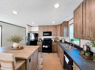 2500 Farm Bureau Rd #195, Manhattan, KS 66502