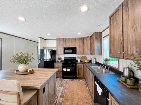 2500 Farm Bureau Rd #195, Manhattan, KS 66502