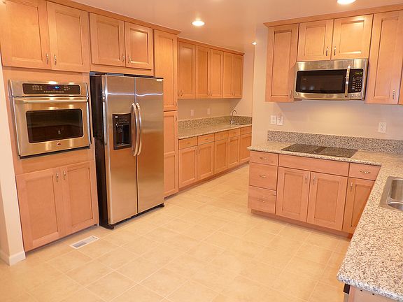 3rd image of 7810 Antiopi St