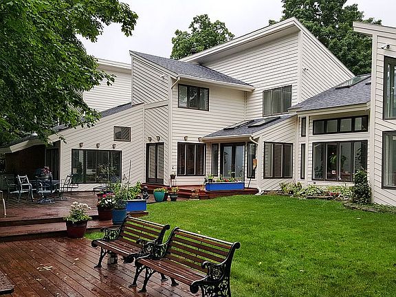 3rd image of 369 Lakeview Dr