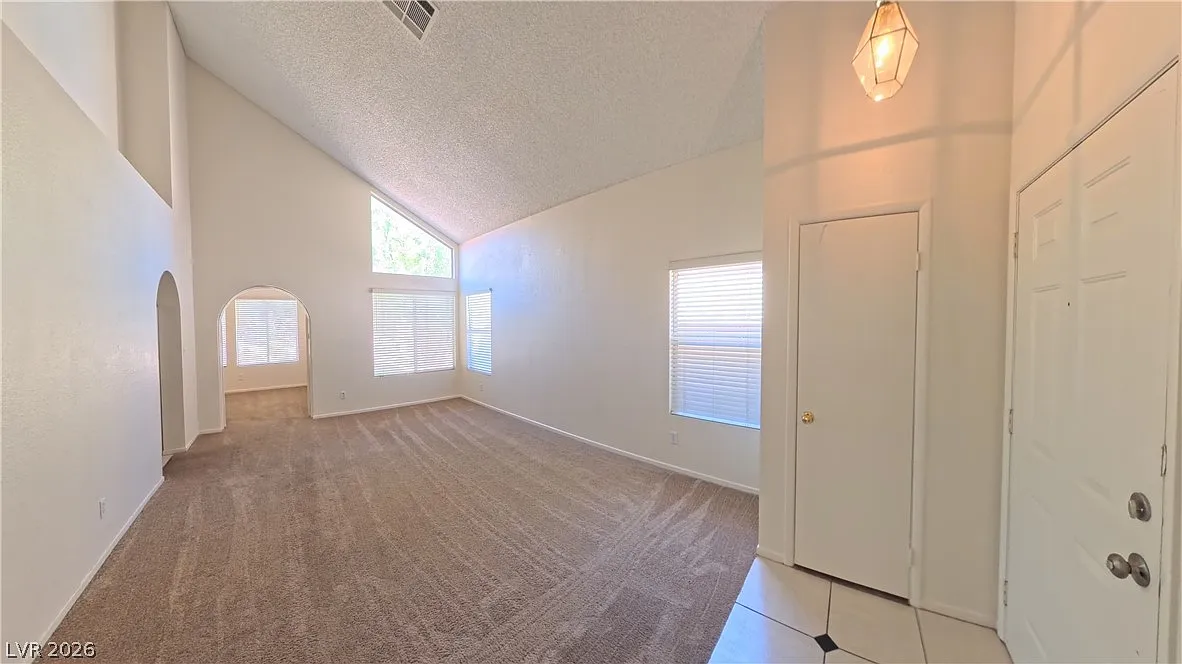 4 bed, 3.0 bath, 2132 sqft, $2,050 — Photo 4