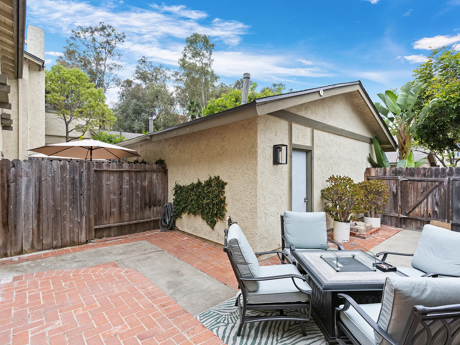3 bed, 2.5 bath, 1400 sqft, $5,600 — Photo 2