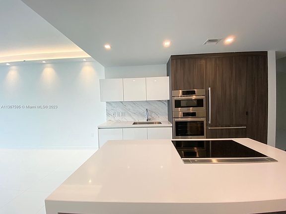 3rd image of 851 NE 1st Ave #3505