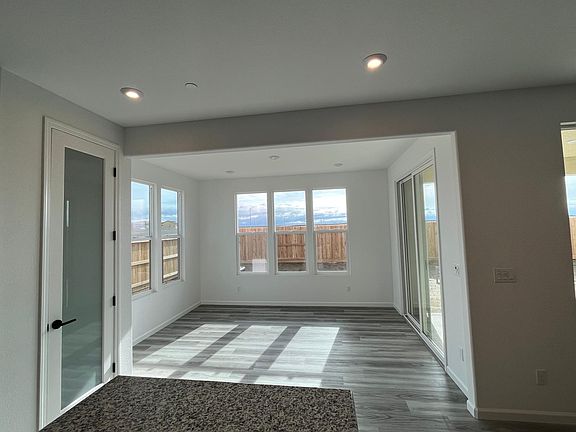 5th image of 2804 Mokelumne St