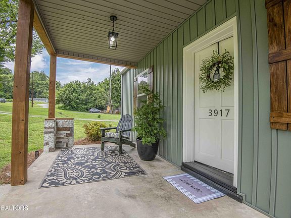 4th image of 3917 NE Acorn Dr