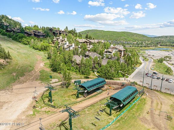 4th image of 2100 Deer Valley Dr S #9