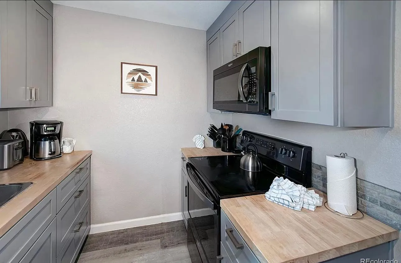 2 bed, 958 sqft, $3,400 — Photo 3