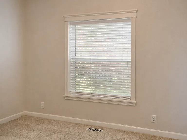 220 NE Greystone Loop — Photo 18