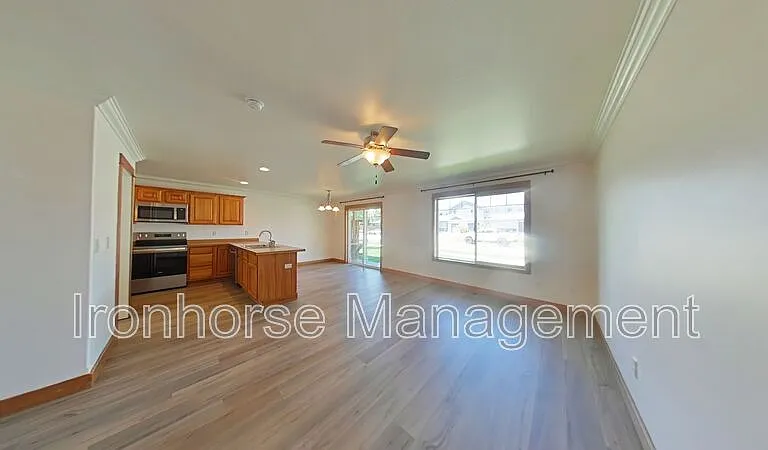 5471 Glenellen Dr #4 — Photo 2