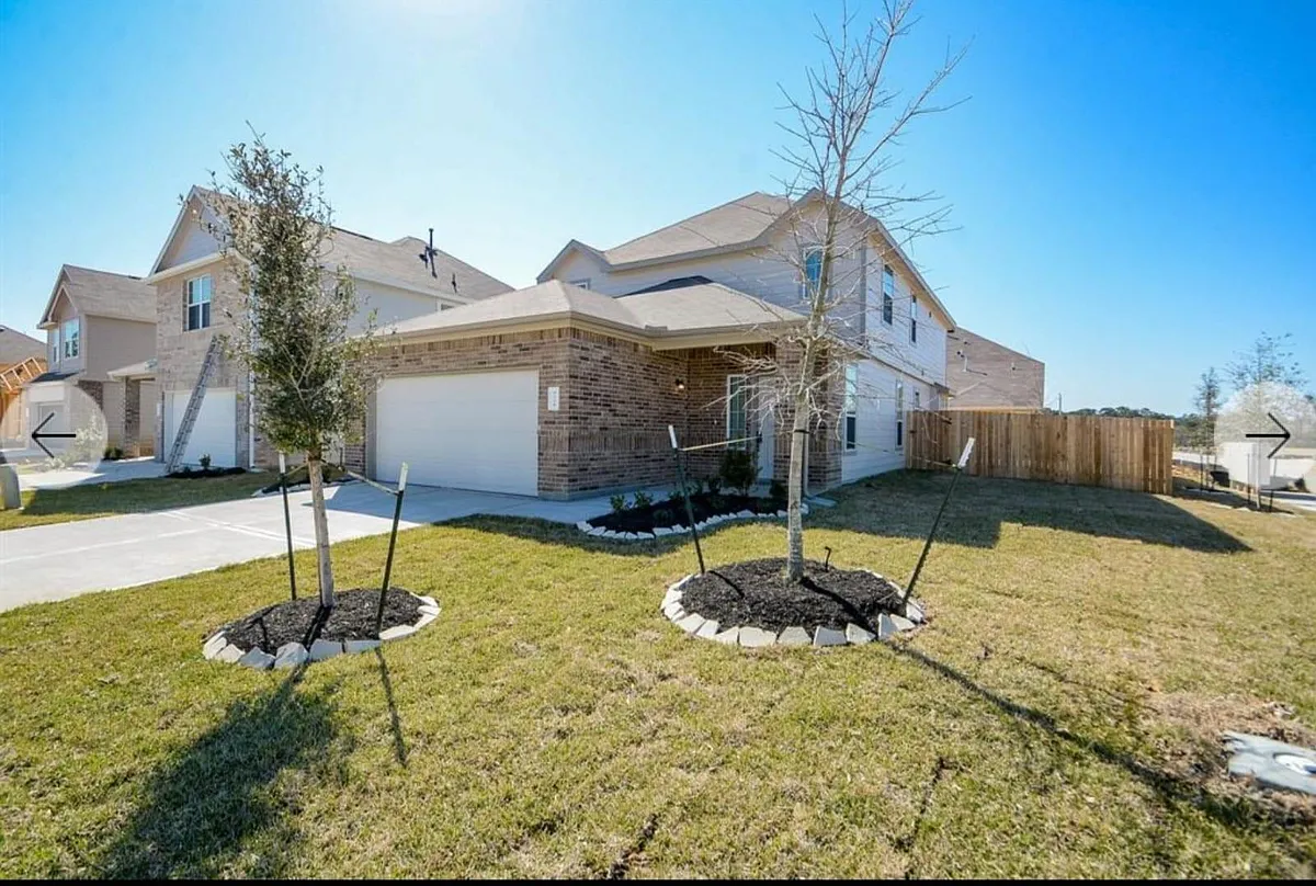 Photo 1 of 32 - 4335 Rosemary Ln - Conroe, TX Primary Photo - 4335 Rosemary Ln
