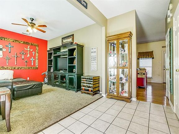 4th image of 1107 Hall Dr