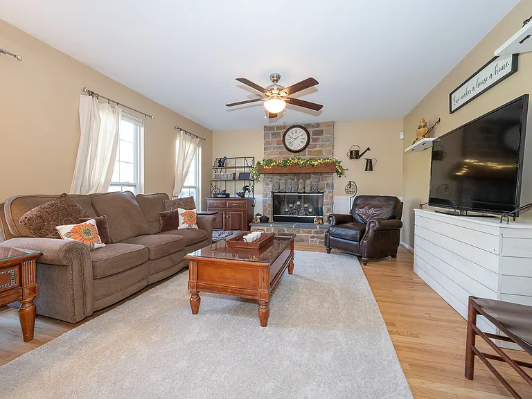 903 Maplewood Dr — Photo 79