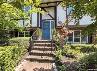 4 Glendon Ct, Huntington, NY 11743