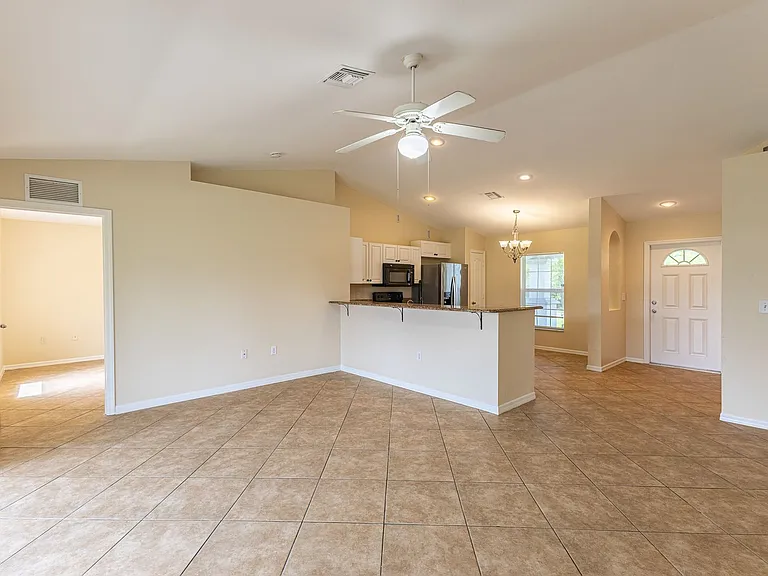 6012 Thrush Ave — Photo 4