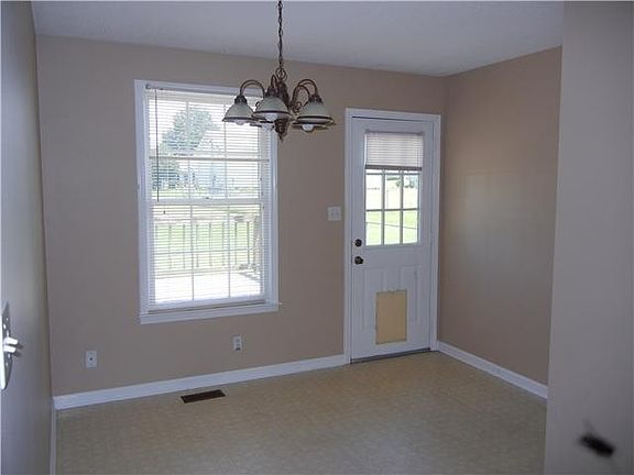 5th image of 573 Danielle Dr