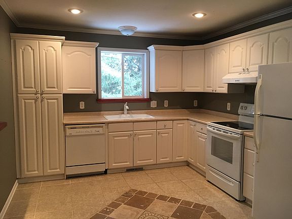 2nd image of 903 Shoreview Dr