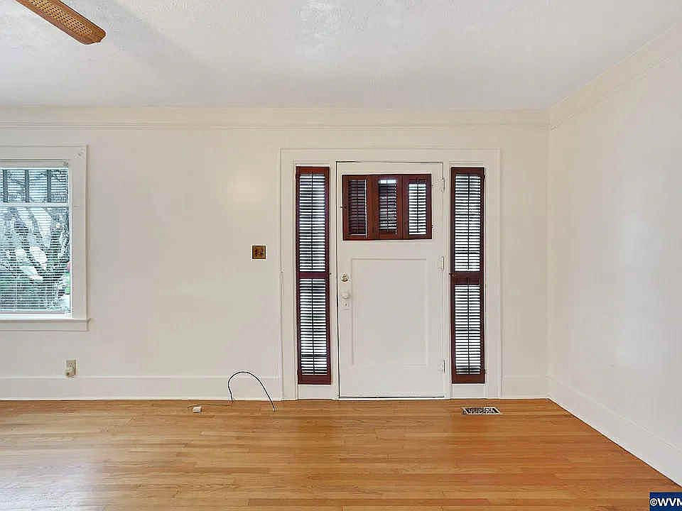1st image of 990 Highland Ave NE