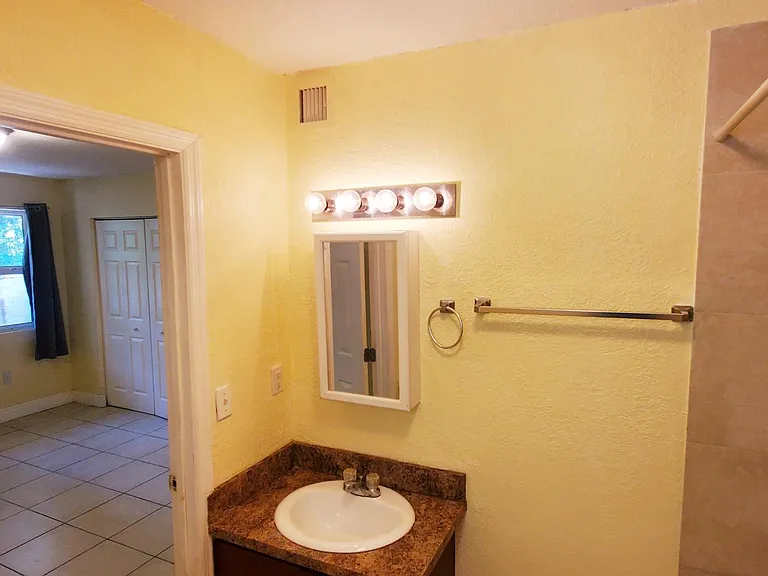 1708 NW 9th Ave #C — Photo 10