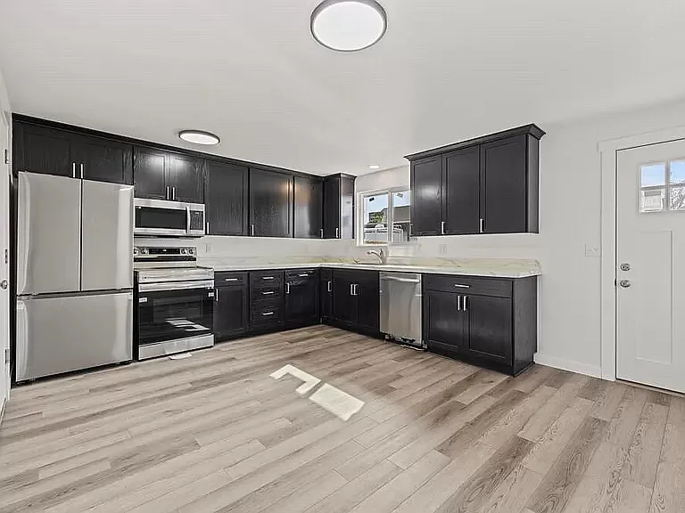 3 bed, 1092 sqft, $1,850 — Photo 1