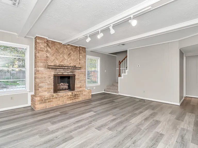 12526 Hazelwood Ln — Photo 4