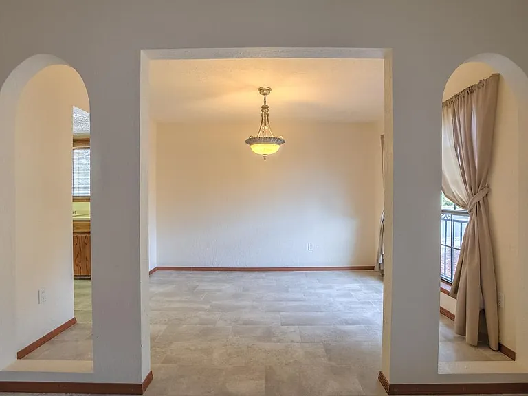 1117 Stutz Dr NE — Photo 3