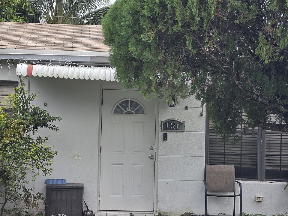 2nd image of 1280 NE 214th St