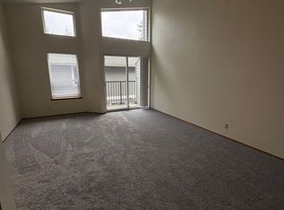 1302 N 152nd St APT 6, Seattle, WA 98133