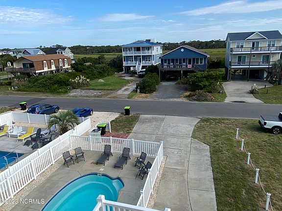 4th image of 724 W Beach Drive