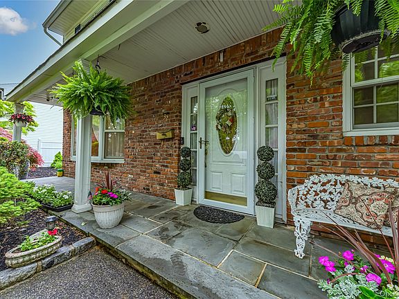 5th image of 32 Dressler Road
