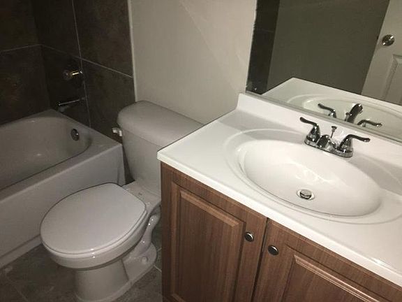 4th image of 2585 Sunbury Cir
