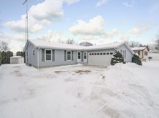211 S Grant St, Earlville, IL 60518