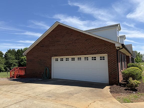 2nd image of 236 Meadow Oaks Dr