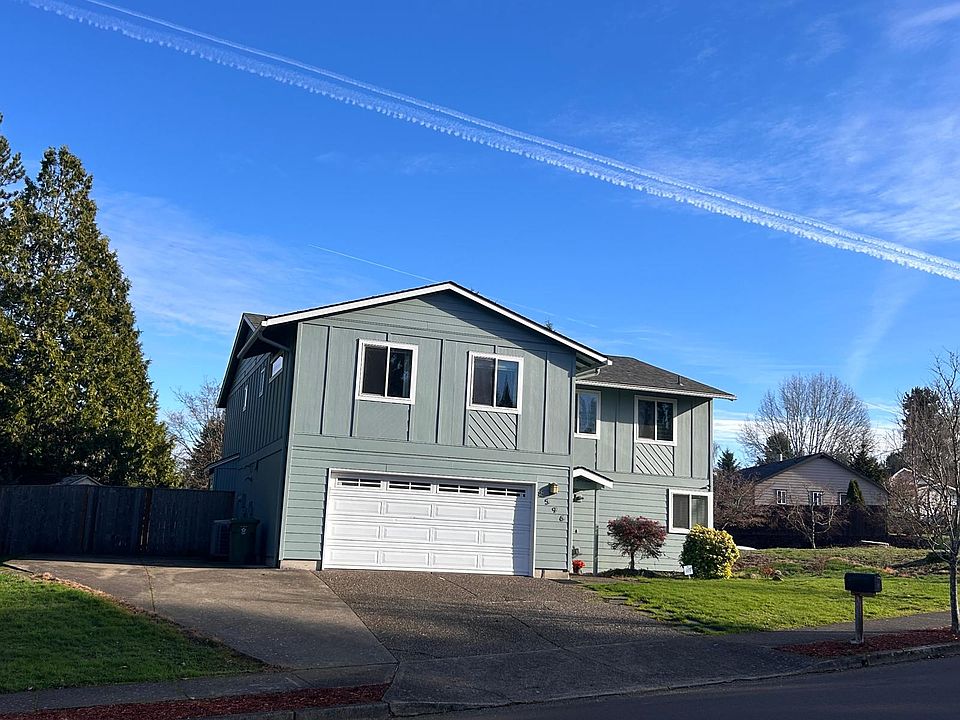 Front view, RV parking on the left, cul-de-sac on the right