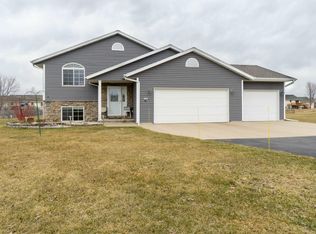 2192 Oregon Trl, Kronenwetter, WI 54455