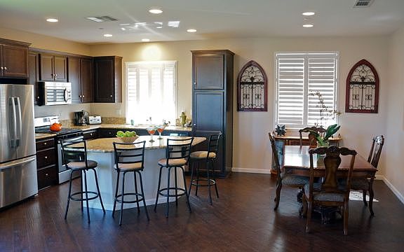 3rd image of 1156 Landmark Cir