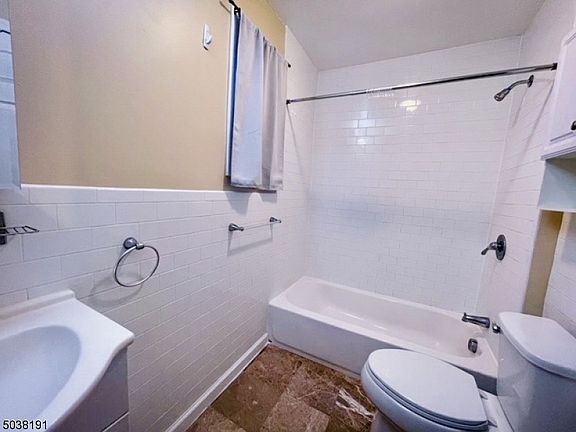 5th image of 27 Lenox Ave