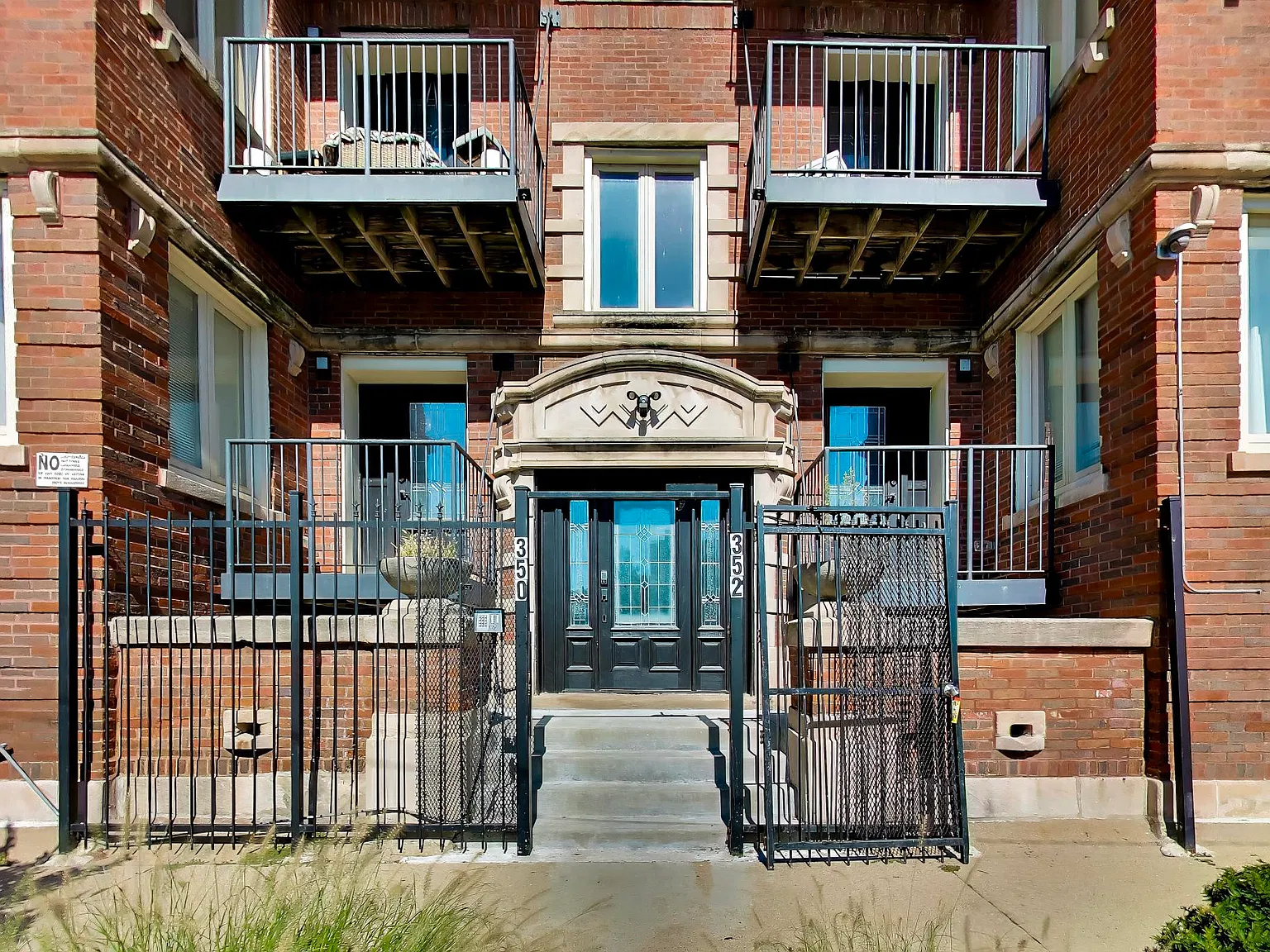 2 bed, 2.5 bath, $2,100 — Photo 2